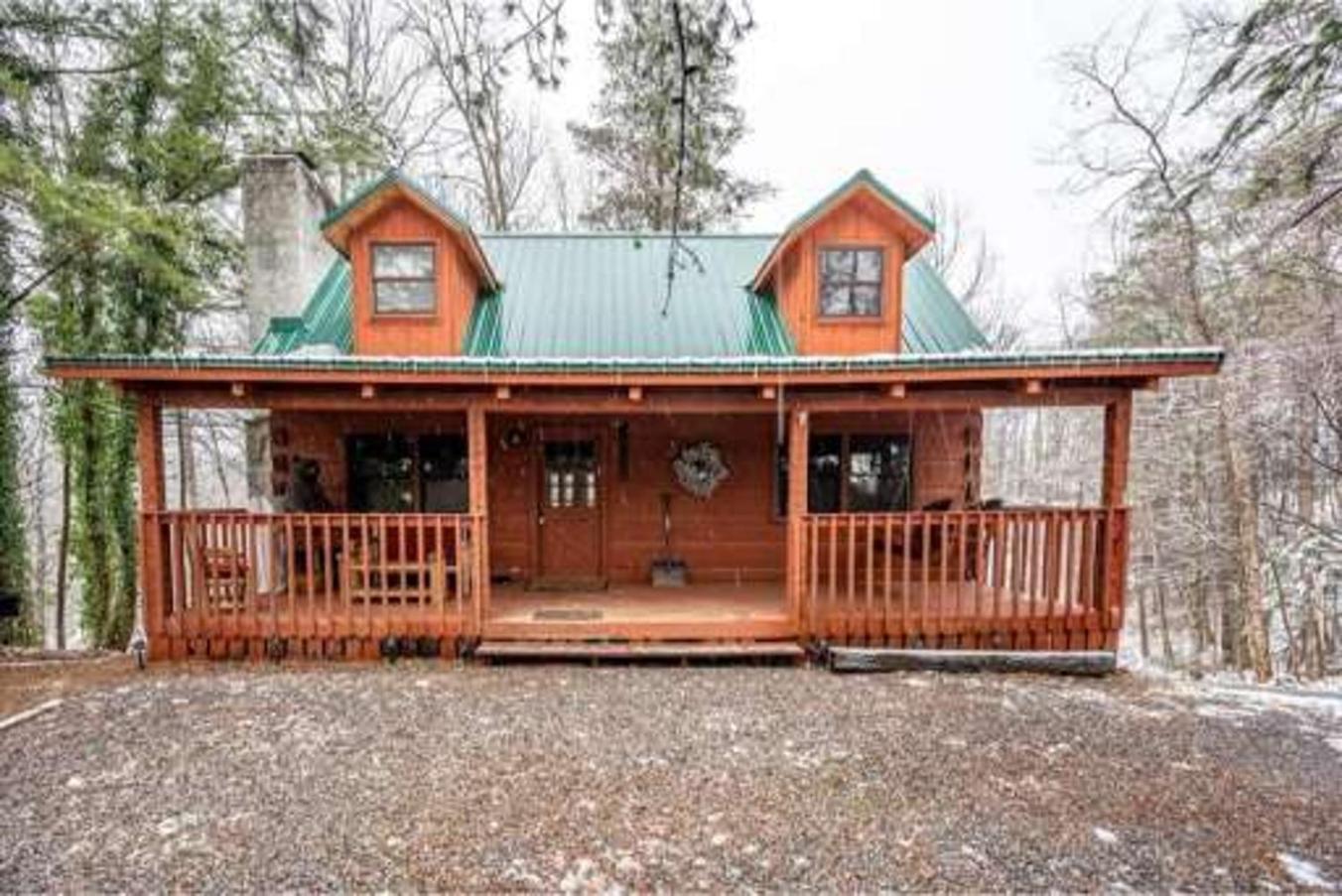 גטלינבורג A Charming Cabin, Pool, Firepit, Hot Tub-Jacuzzi מראה חיצוני תמונה