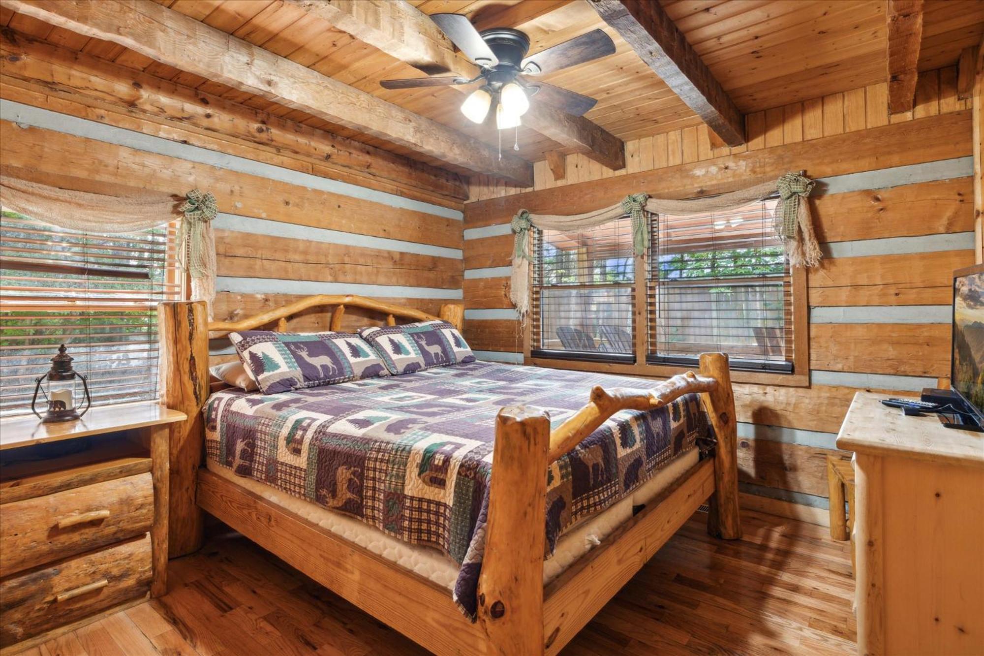 גטלינבורג A Charming Cabin, Pool, Firepit, Hot Tub-Jacuzzi מראה חיצוני תמונה
