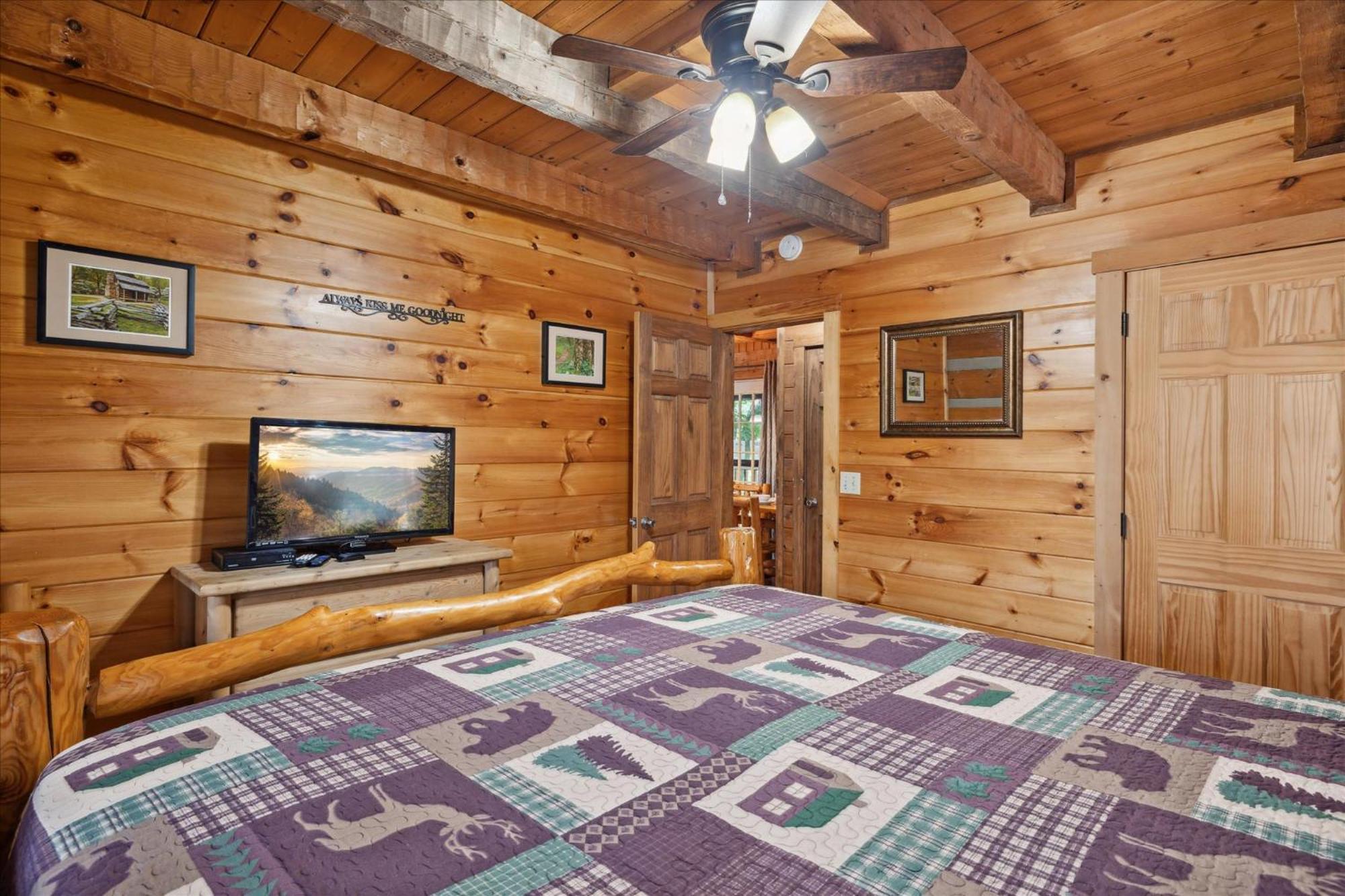 גטלינבורג A Charming Cabin, Pool, Firepit, Hot Tub-Jacuzzi מראה חיצוני תמונה