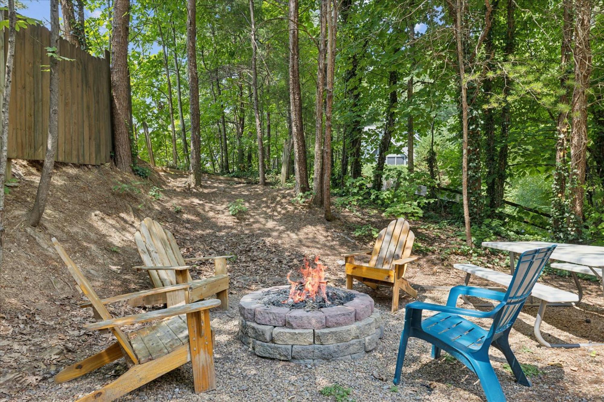 גטלינבורג A Charming Cabin, Pool, Firepit, Hot Tub-Jacuzzi מראה חיצוני תמונה